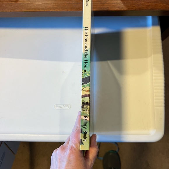 Walt Disney’s Fox and the Hound. Published in the 1980’s by Gallery Books. - Picture 2 of 5